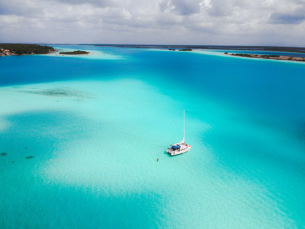 beautiful shades of blue water in the waters of isla mujeres