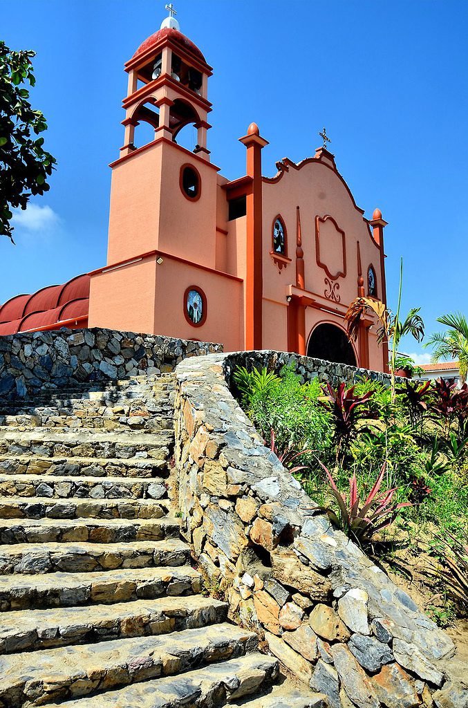 the famous church in the city centre of La Crucecita 