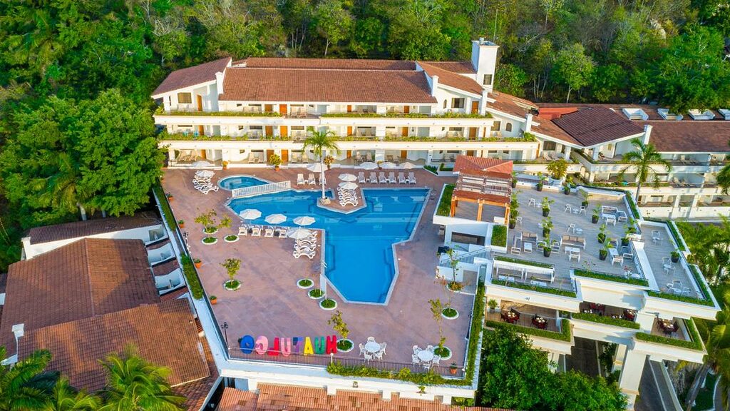 aerial photo of Park Royal Beach Huatulco all inclusive 