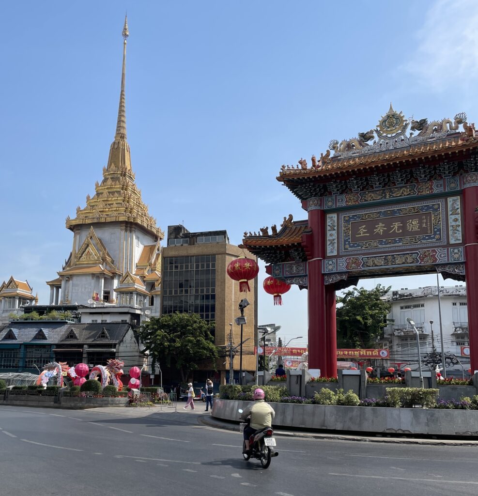 famous roundabout location by theWat Traimit Withayaram Worawihan temple in Chinatown, Bangkok