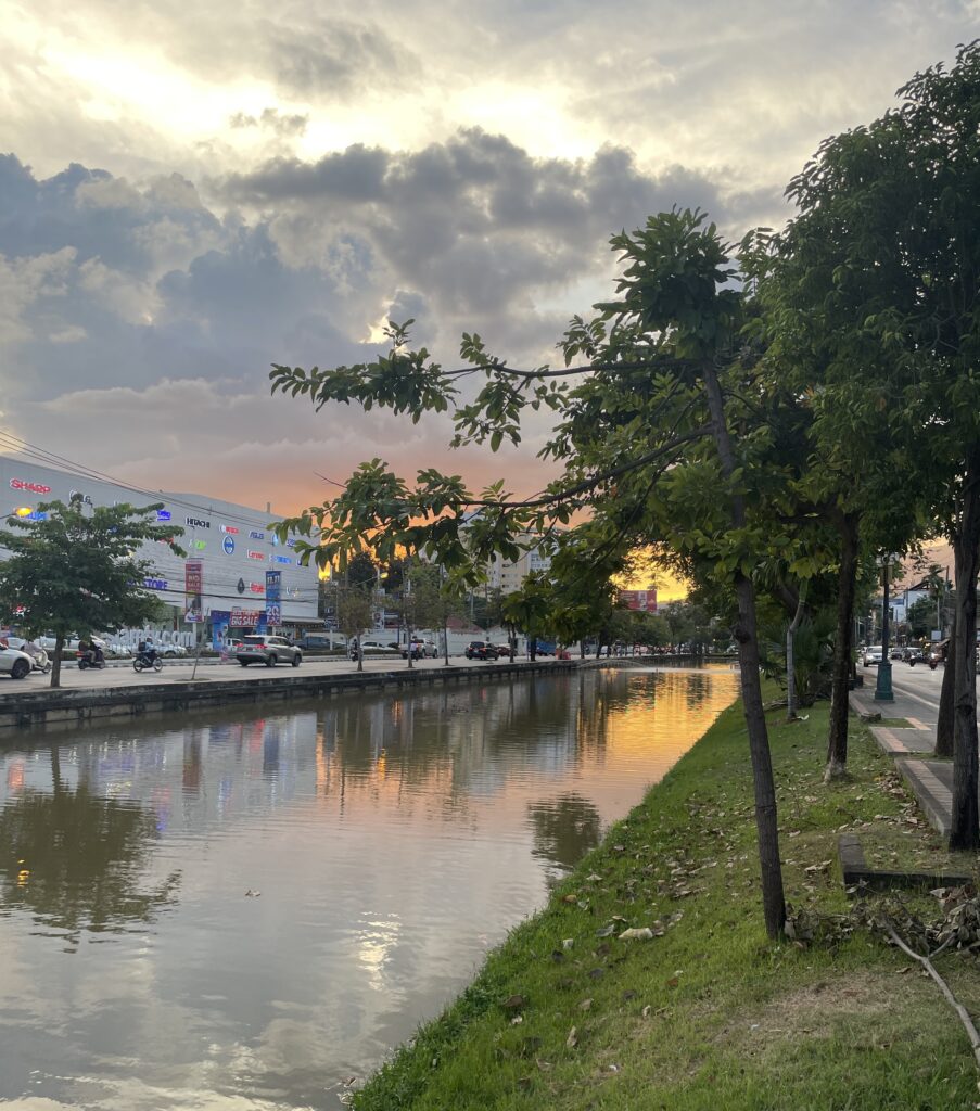 the main river that goes around Old City Chiang Mai at sunset / scams in Chiang Mai