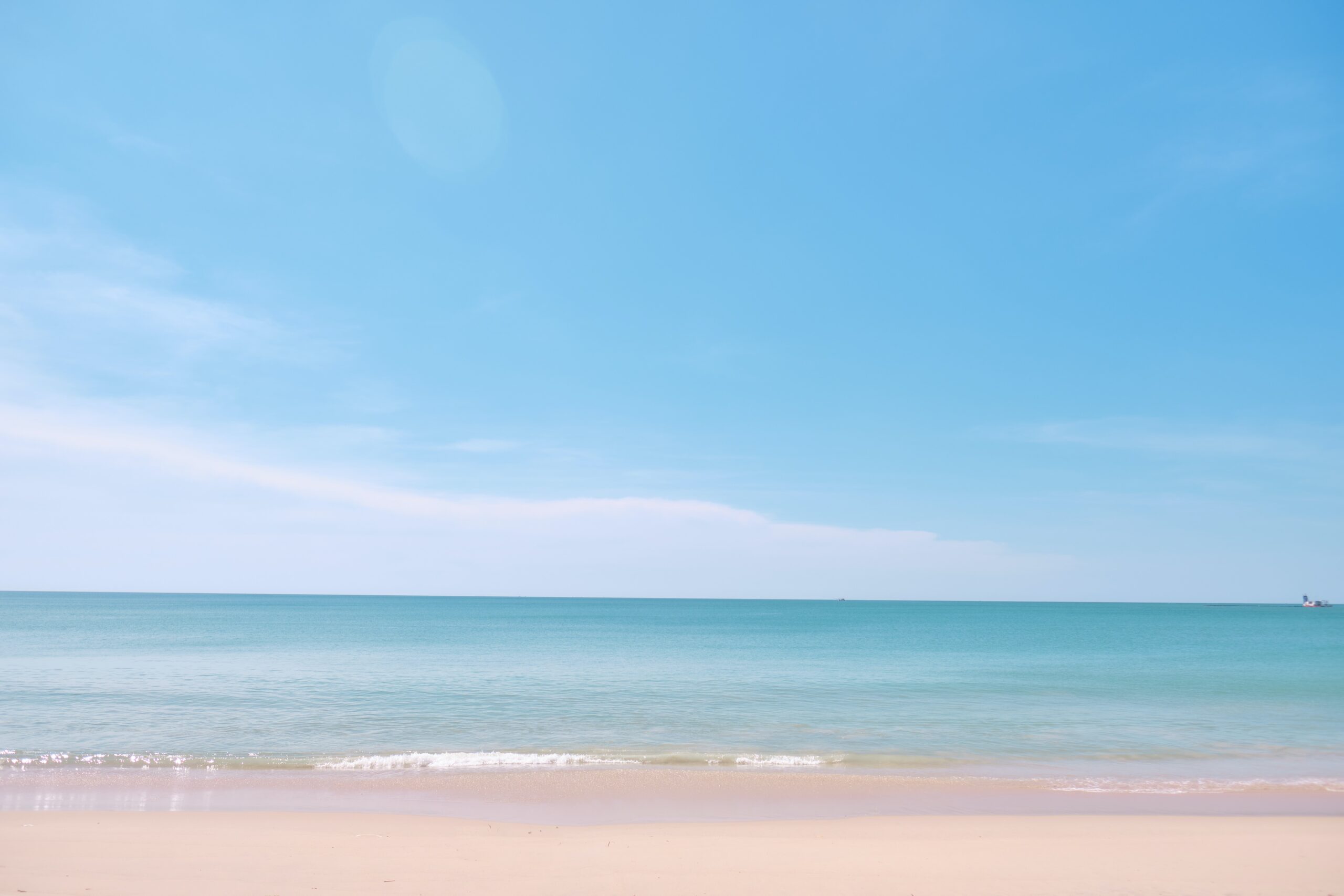 surreal stunning beach shoreline in Khao Lak on a clear sky day / Is Khao Lak worth visiting