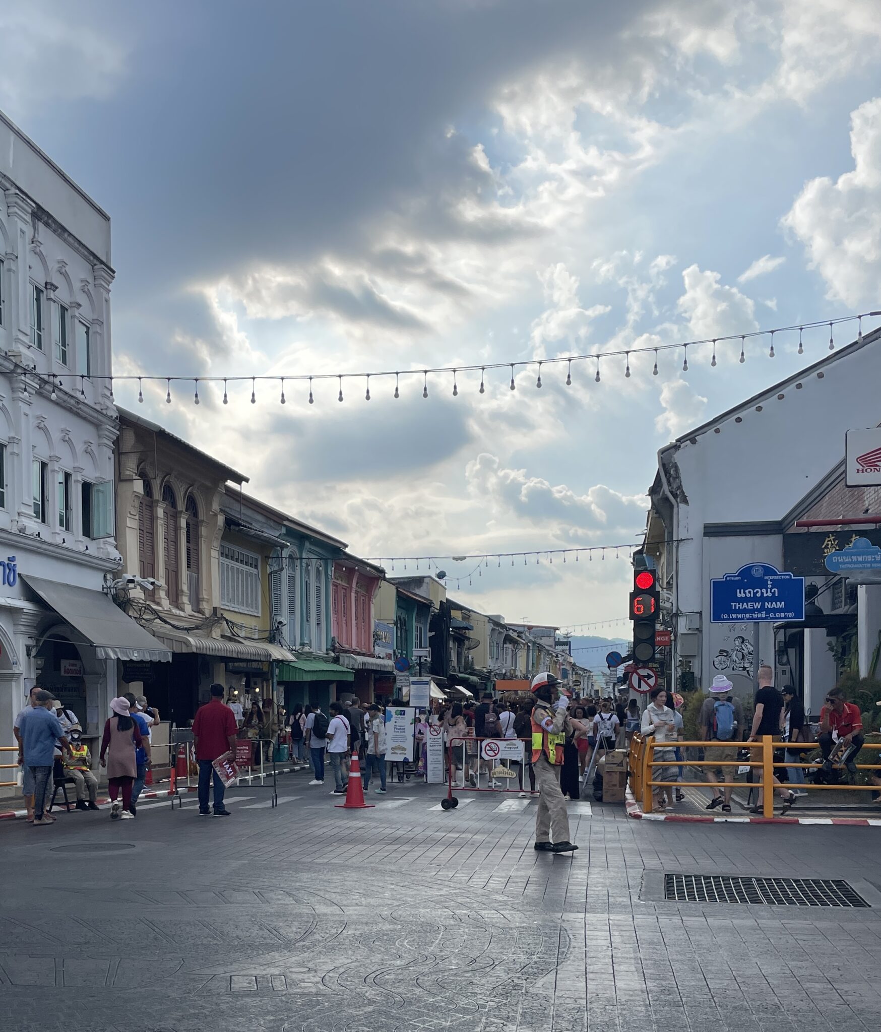 how-to-get-from-patong-to-phuket-town-5-ways-travel-hiatus