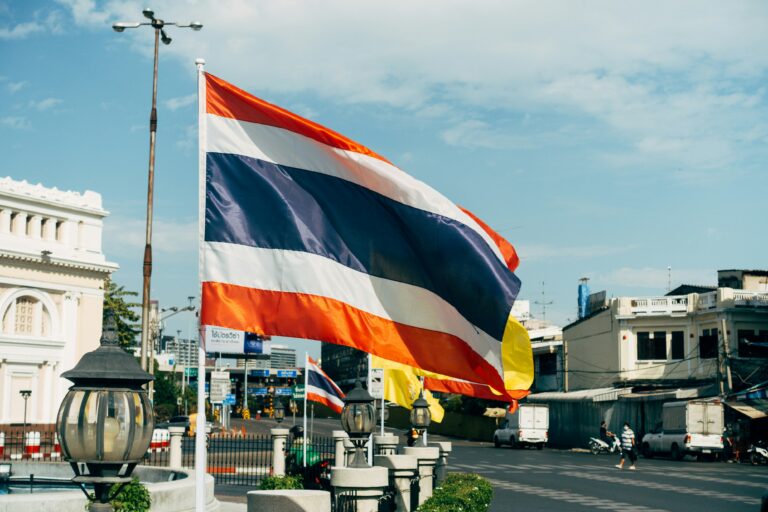 the Thai Flag on a poll in the city centre of Bangkok / tipping in Thailand