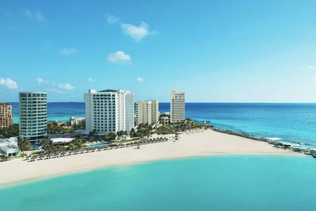 crystal blue waters at the Krystal resort in cancun
