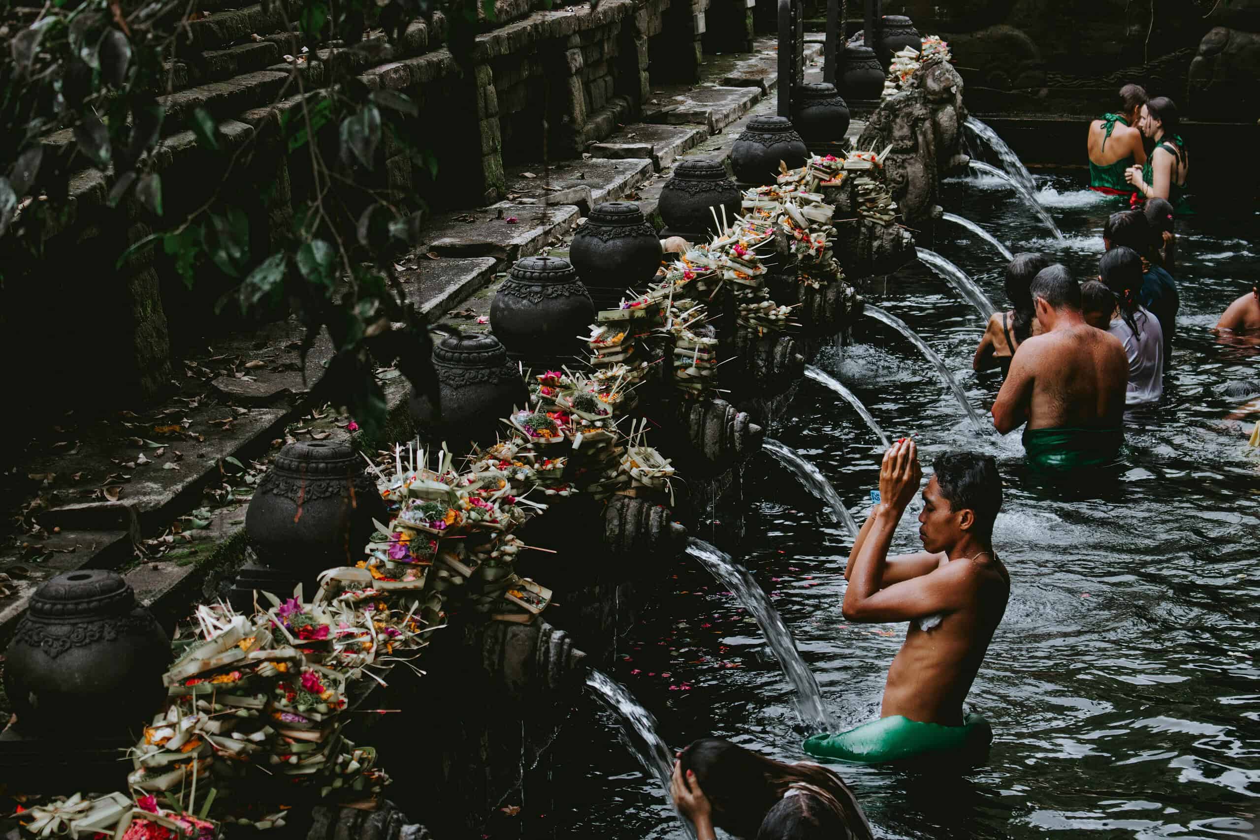 The holy bath in Ubud taking place